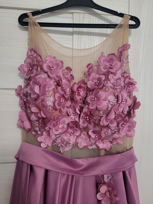 Rochie elegantă cu flori 3D