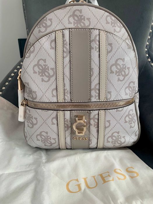 Чисто нова оригинална чанта раница на Guess в бежаво