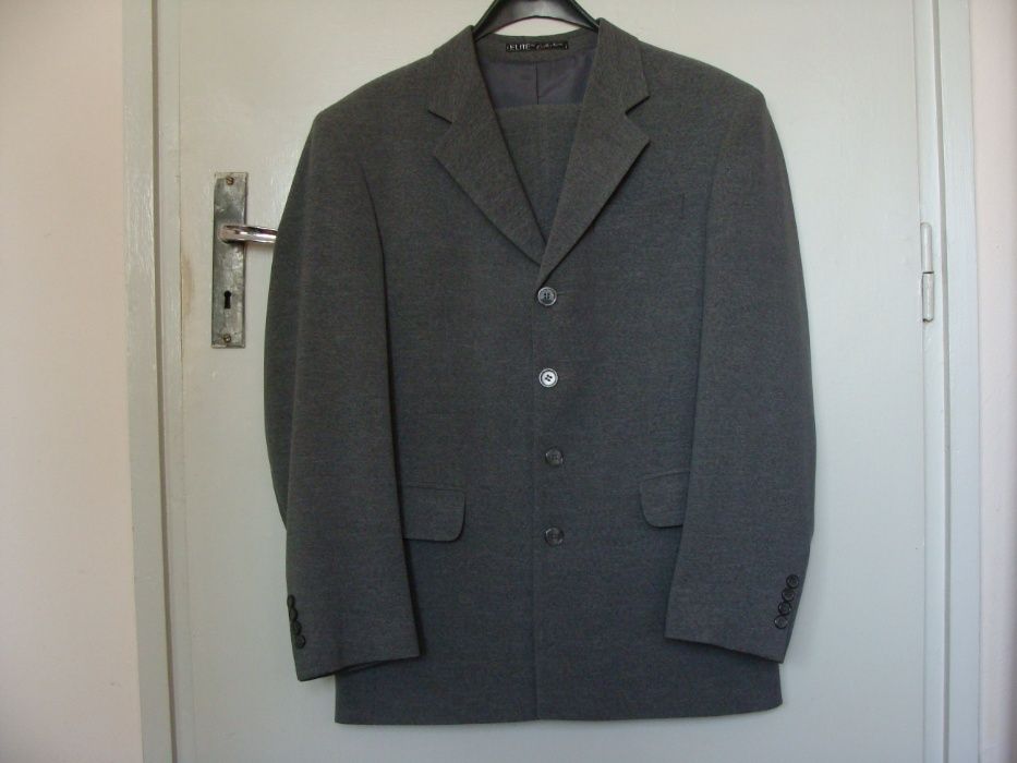 Мъжки костюм с бонус риза на Парушев