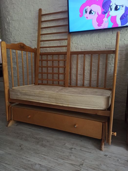 Детская кроватка