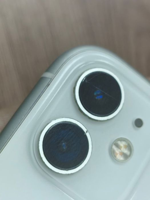 Iphone 11  , в среднем состоянии