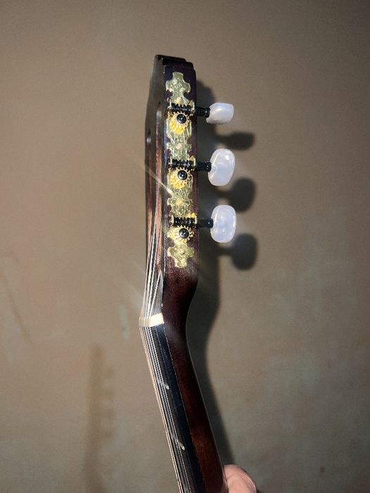 Гитара сотилади срочна