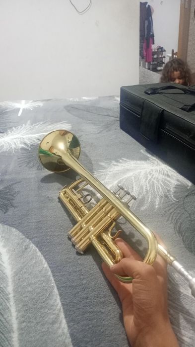 Vând trompeta Marca Slade