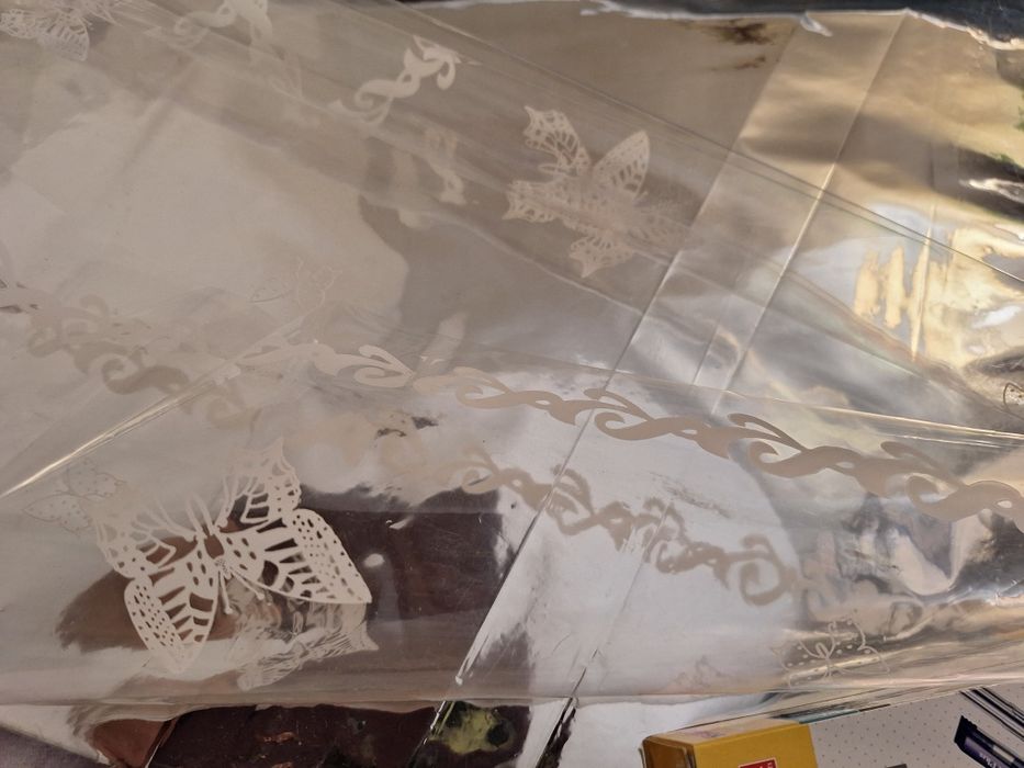 Целофан на листи за цветя и подаръци.