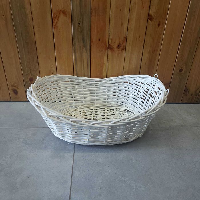 Плетенная подарочная корзина со съемной ручкой. Длина 43 см. Корзинка.