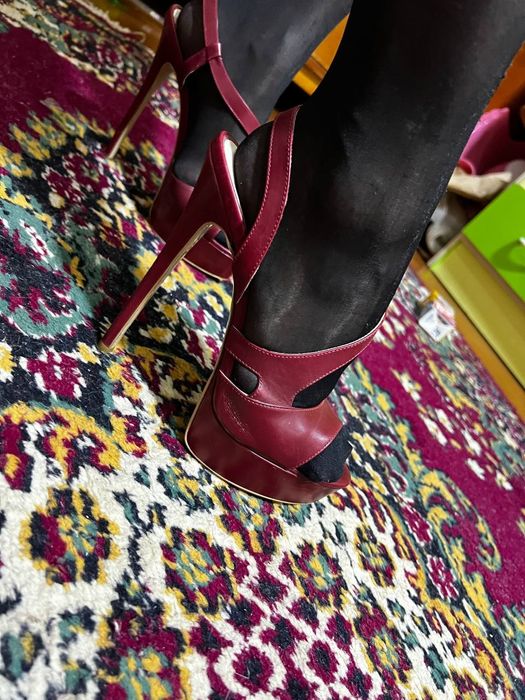 Женские туфли на высоком каблуке