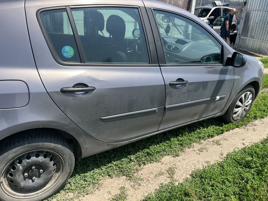 Dezmembrez Renault Clio 3 1.2 benzina facelift 2009-2013