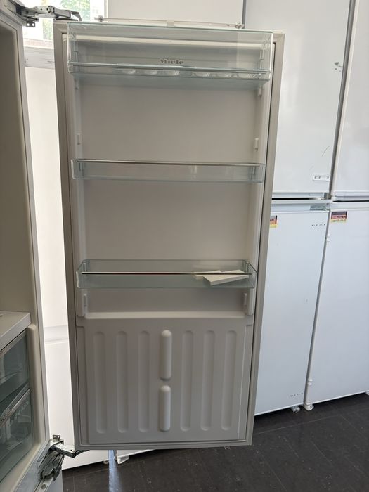 Хладилник  с фризер за вграждане Miele 9757 iD