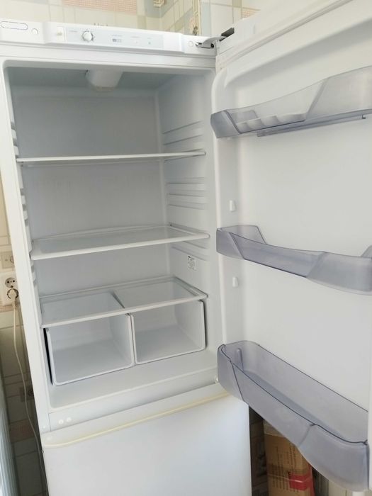 Холодильник Бирюса