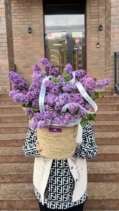 Букет из сирень в корзине
