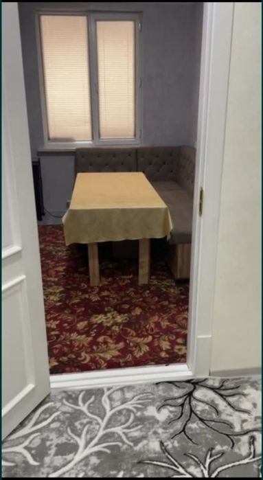 Yangi bozar.  Imarat Inshaat domi yonida