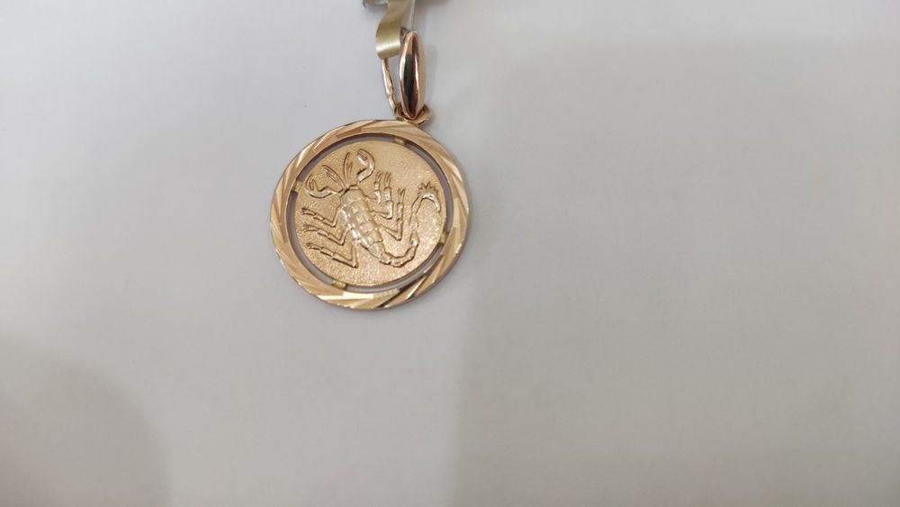 Продам кулон золотой, скорпион.