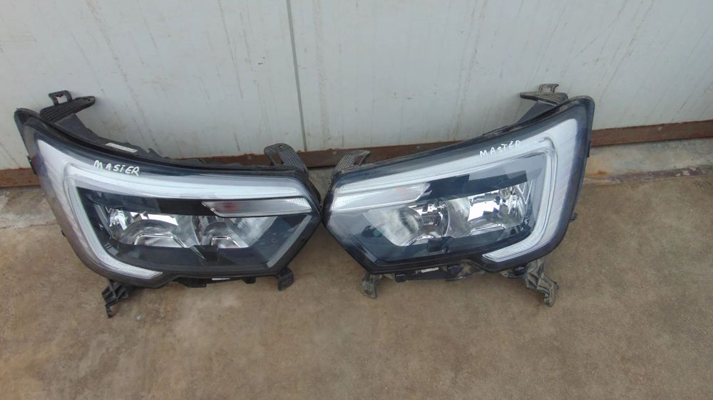 Faruri stanga/dreapta Renault Master 4 an 2022 cod 260607867R