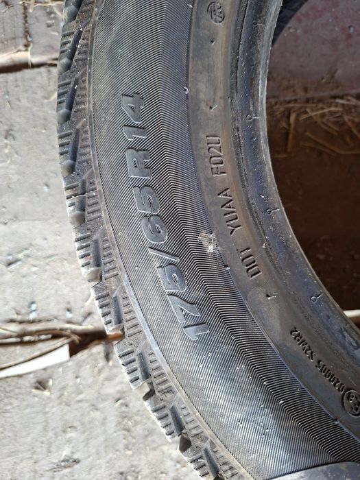 Срочно продам зимние шины