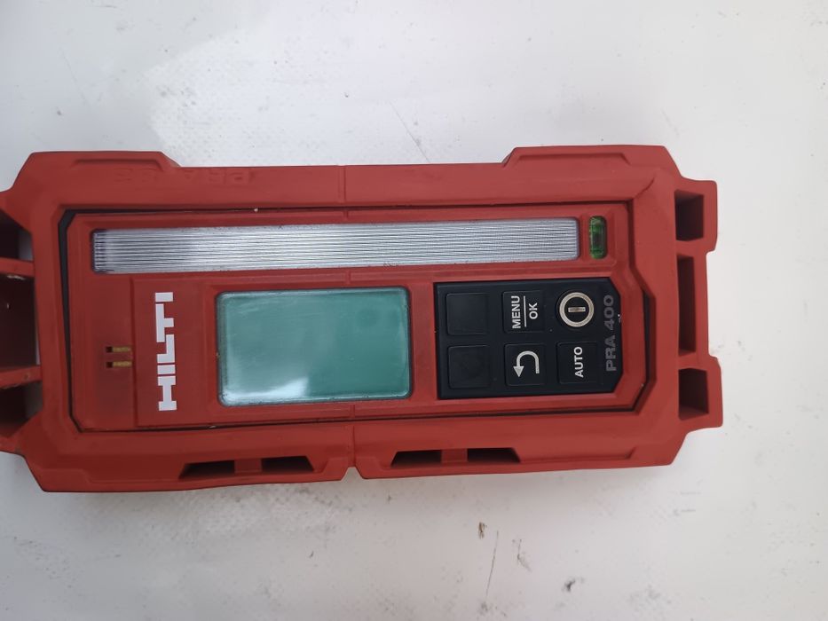 Laser panta canalizare hilti pr40 nuron. La cutie cu receptor, baterie și incarcator