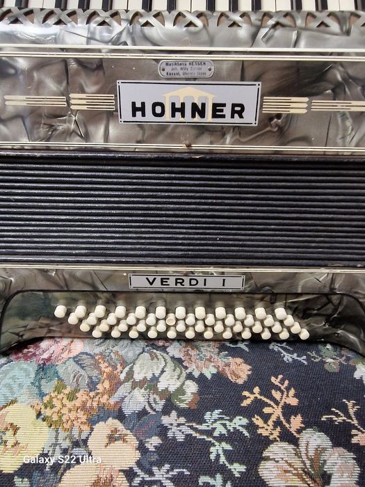 Vind acordeon hohner verdi 1 cu  48 de basi vechi
