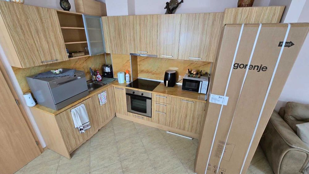 Изгрев тристаен апартамент обзаведен