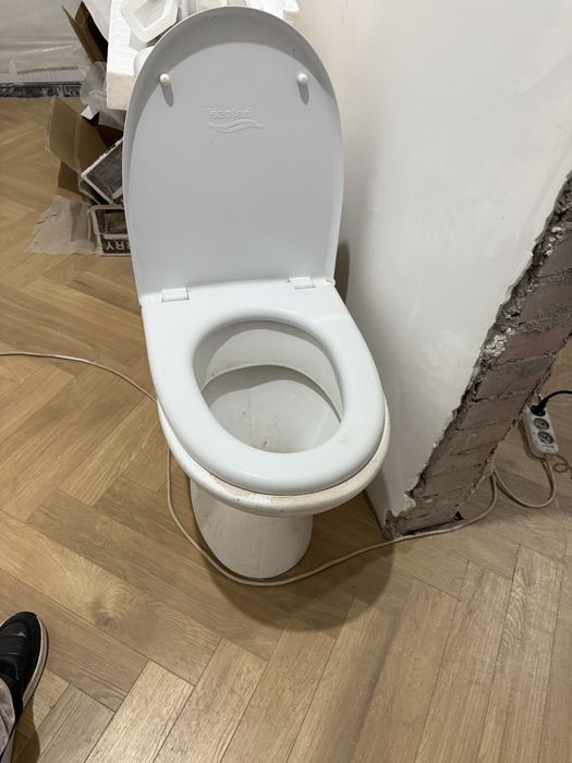 Продам унитаз в отличном состоянии