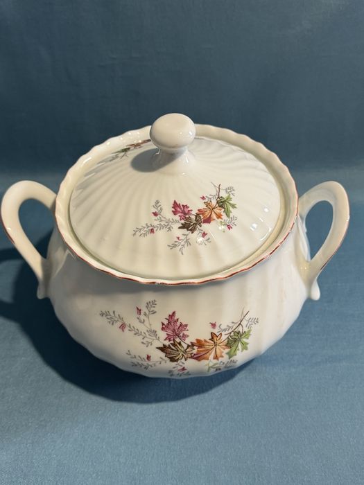 Български порцеланов супник