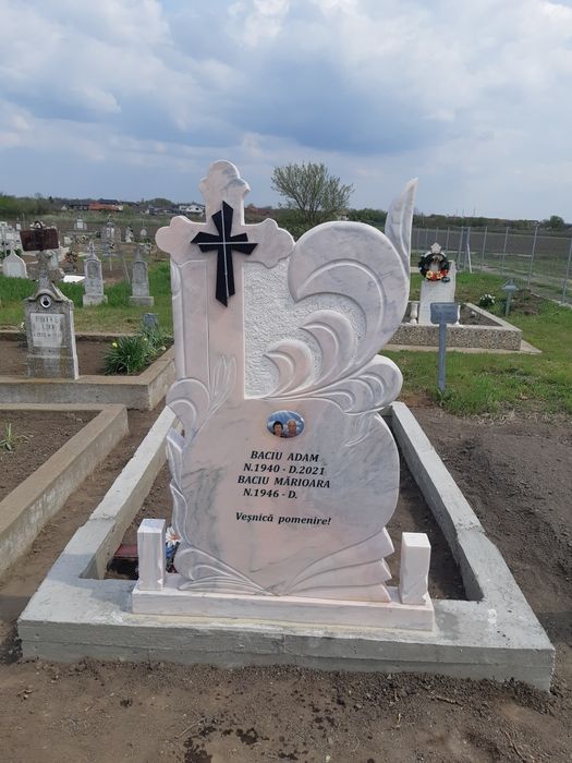 Reducere de preț la monumente funerare,cruci marmură