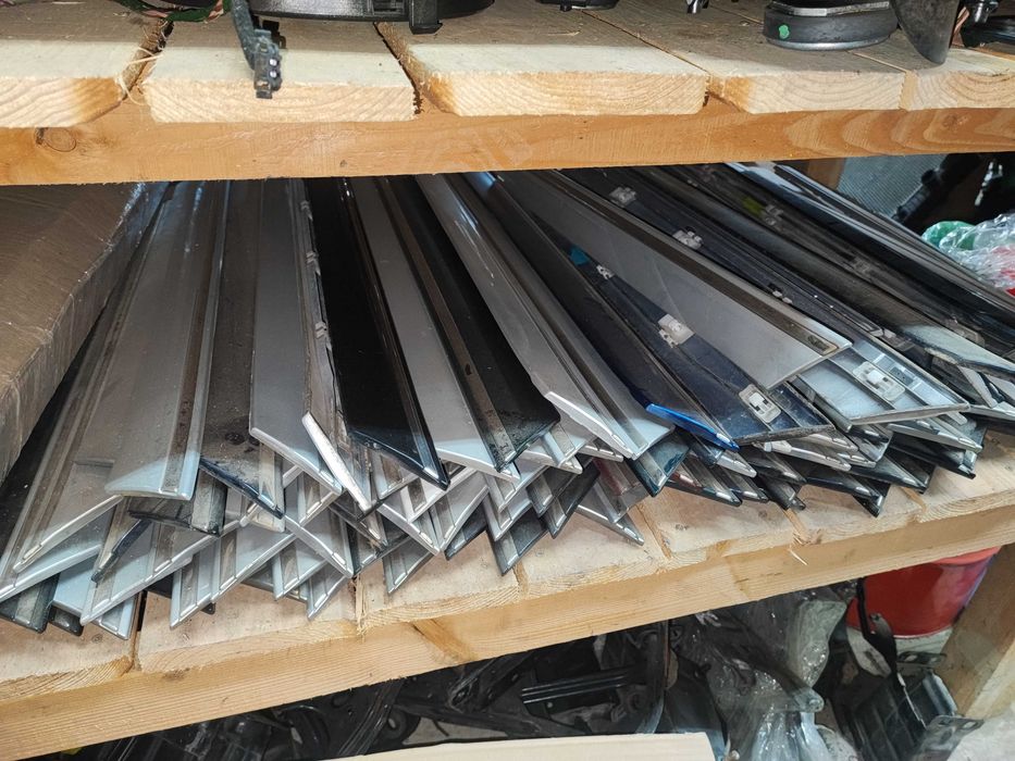 Лайсни за калници и врати  от Мерцедес