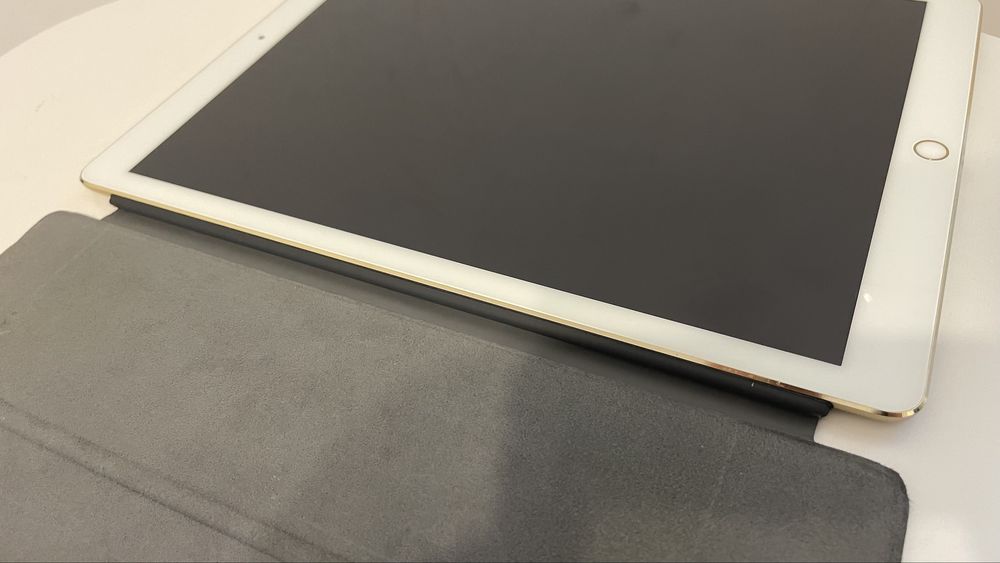 iPad Pro (12.9-inch) (2nd generation) A1670