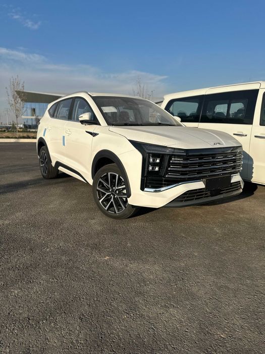 jac js8 krasover nalichida tayyor