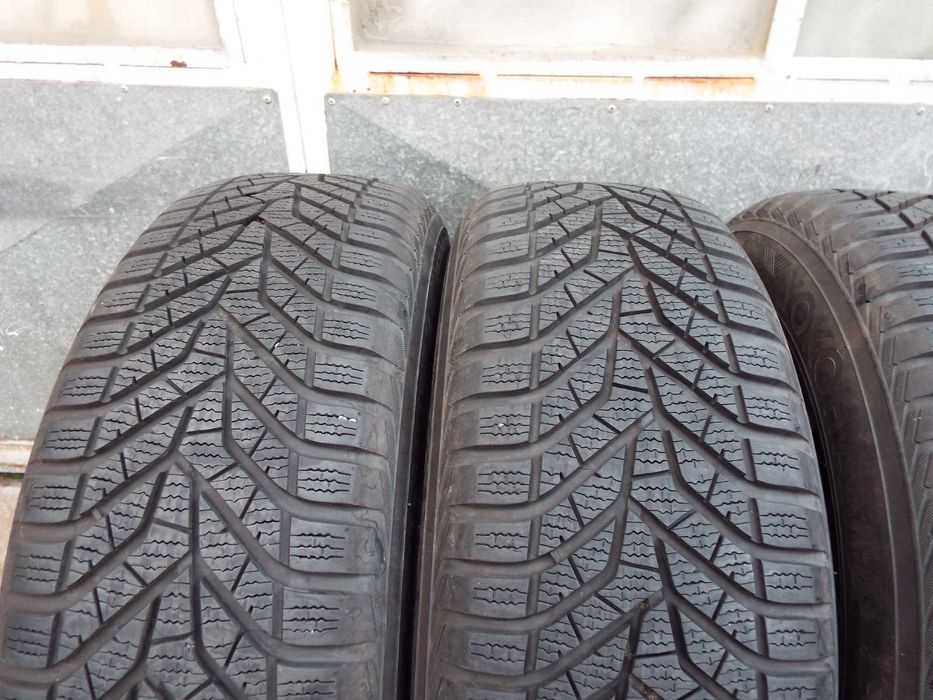 vand 4 anvelope de iarna 215/60/16 yokohama [aproape noi] pret 700r