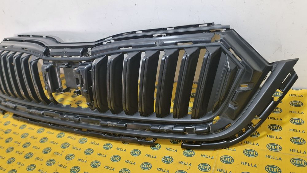 Grila masca radiator bara fata Skoda Octavia 4 5E