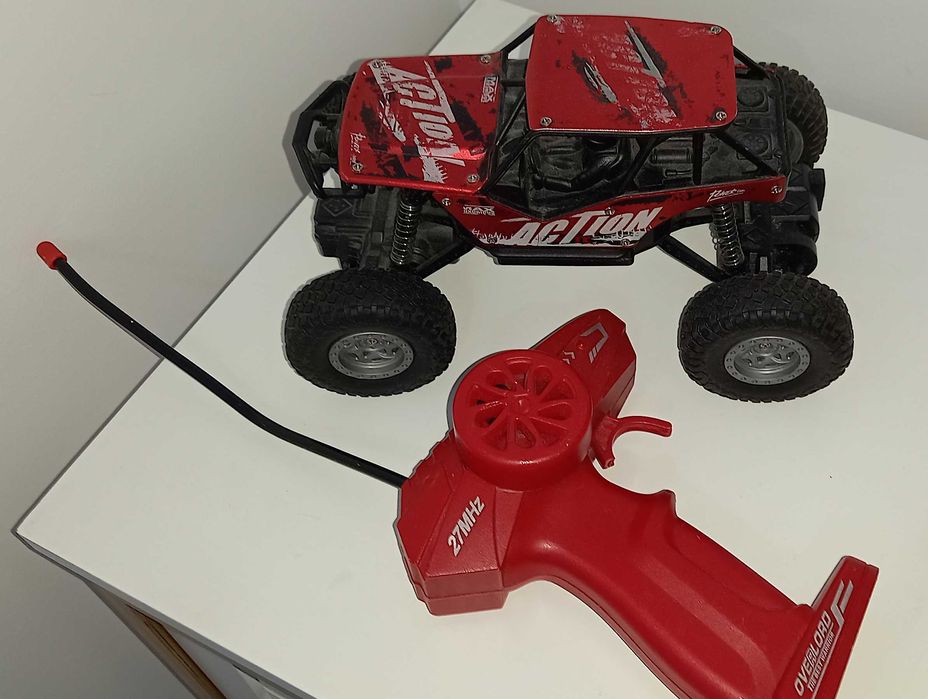 Masina cu telecomanda si baterii