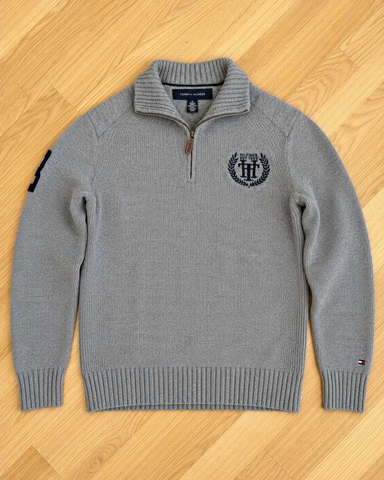 Tommy Hilfiger pulover bărbătesc gri cu fermoar 1/4 și emblemă brodată, 100% bumbac, mărimea M