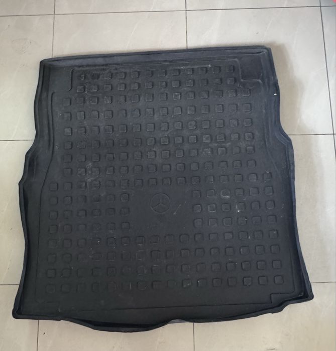 Стелка за багажник оригинална Mercedes E-class W213 Sedan 2016-