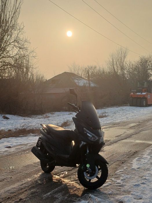 Мопед Макси,180куб чёрного цвета