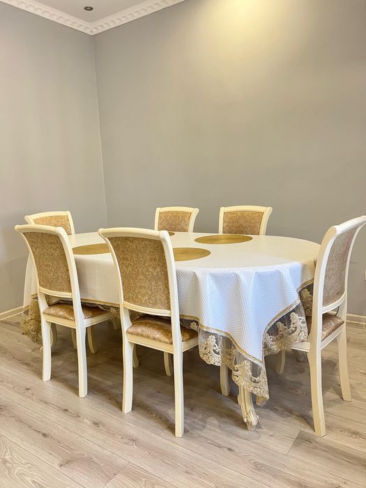 Стол со стульями