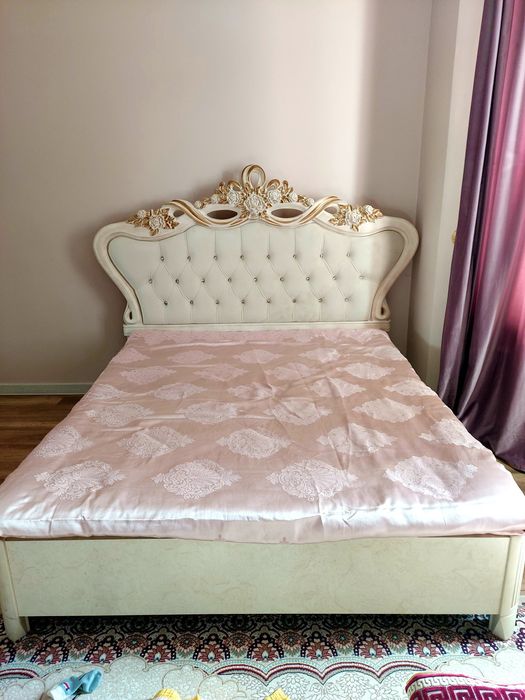 Кровать двуспальная