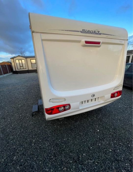 Продавам Swift Carisma 6 berth 2005 година в