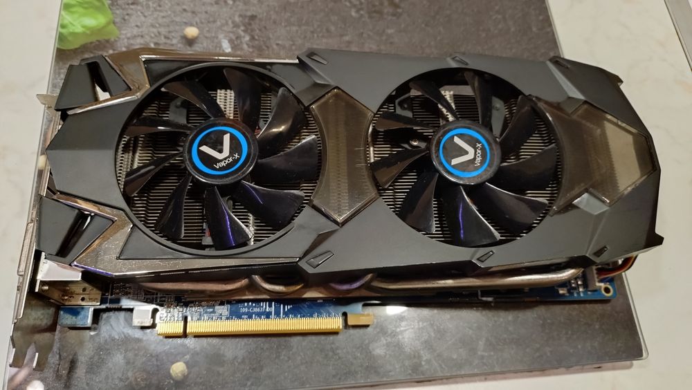 Sapphire Radeon HD 7950 Vapor-X 3GB GDDR5 (За части/ремонт)