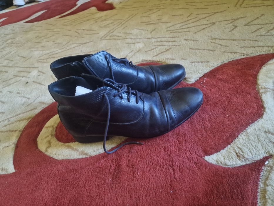 Pantofi din piele
