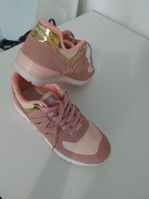 Se vinde, adidași noi nouți nepurtati