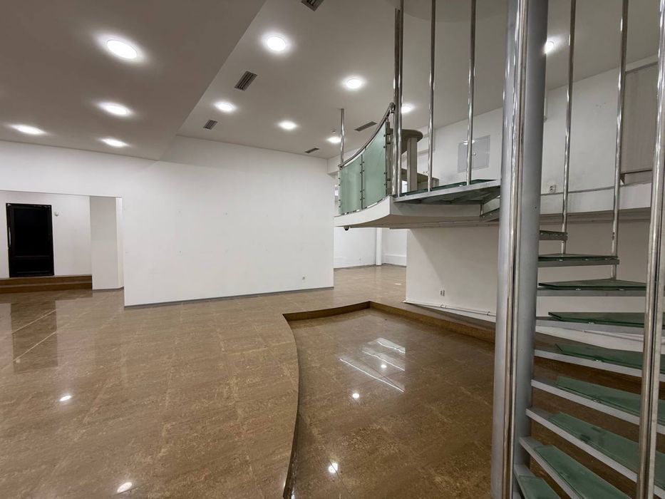 Коммерция Пойтахт Бизнес Комплекс бывш. Бутик Podium Italia, 346м2