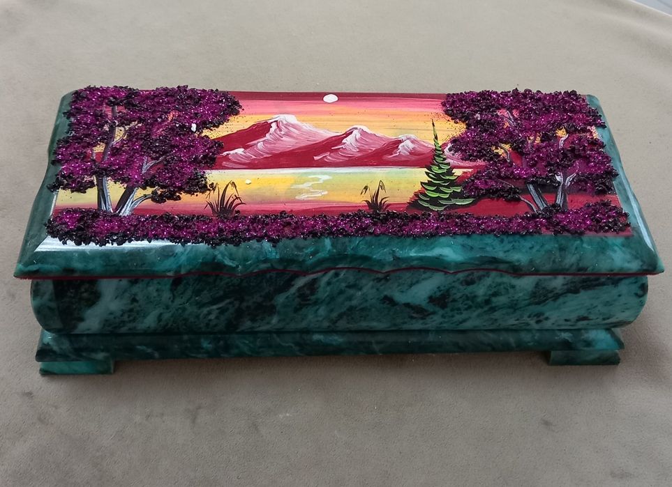 Шкатулка  из  Змеевика