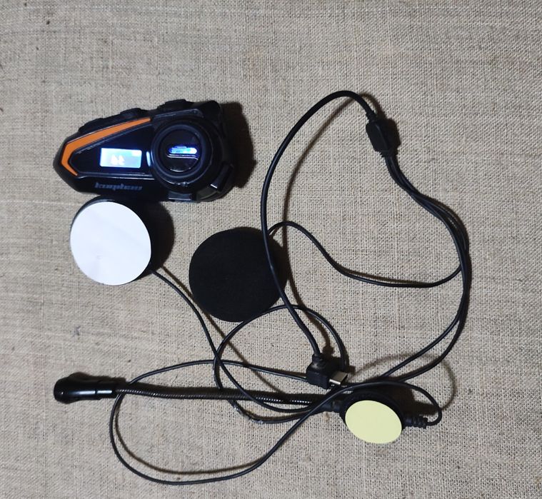 Продам. Гарнитуру на шлем. В хорошем состоянии.