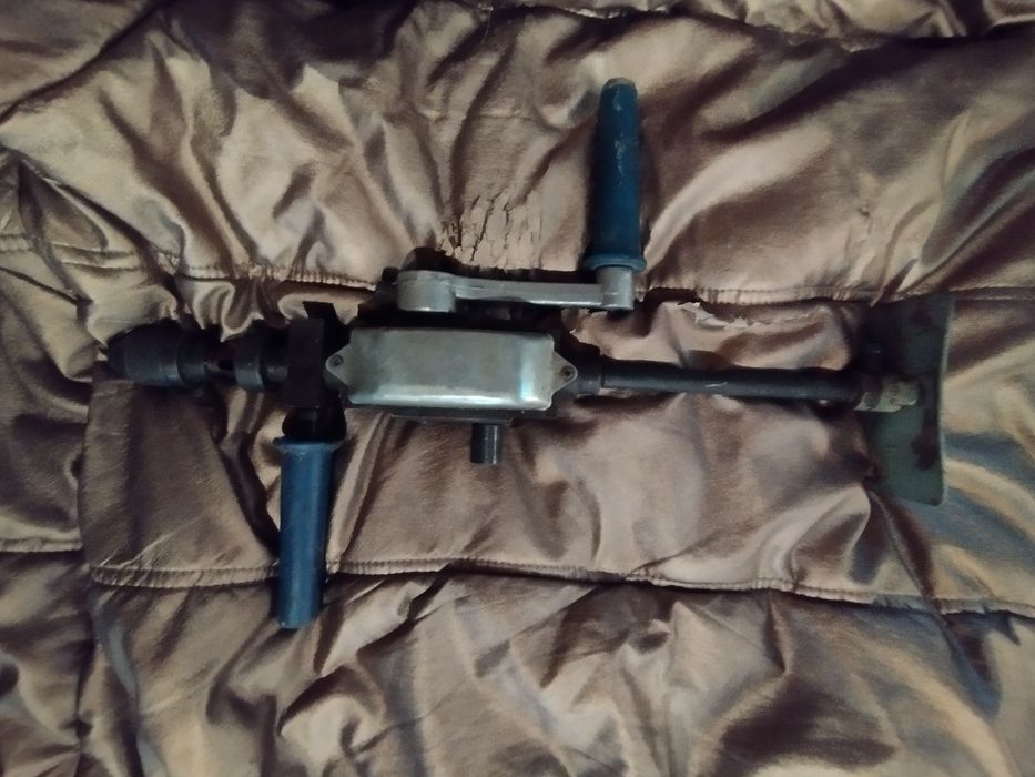 Продаю ручную дрель