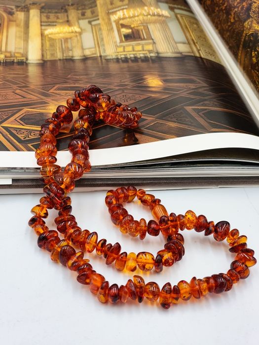 колие от руски естествен тъмен балтийски кехлибар, цвят коняк
100% нат