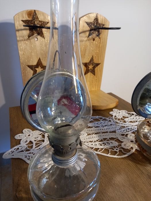 2 lămpi vechi ,fiecare cu suport