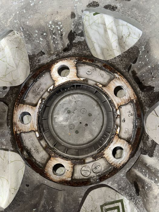 Продам диски от Land Cruiser J200, год 2008