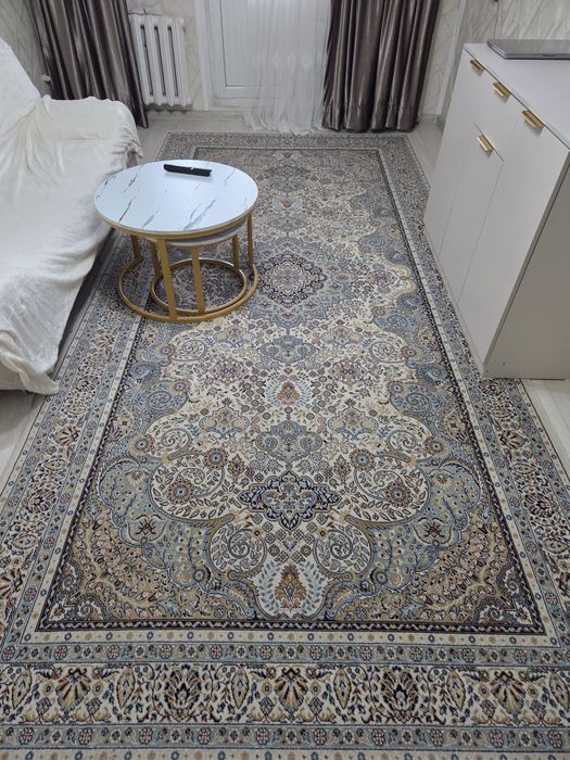 Ковёр с ковриком чистый