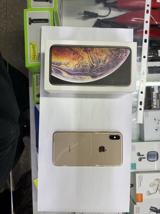 iPhone XS MAX 64 ГБ в золотом цвете