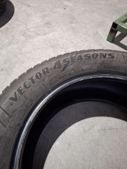 2 Anvelopele m+s  4 seasons  255 55 r19  Goodyear