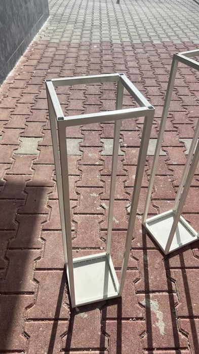 Стойки за цветя или масичка